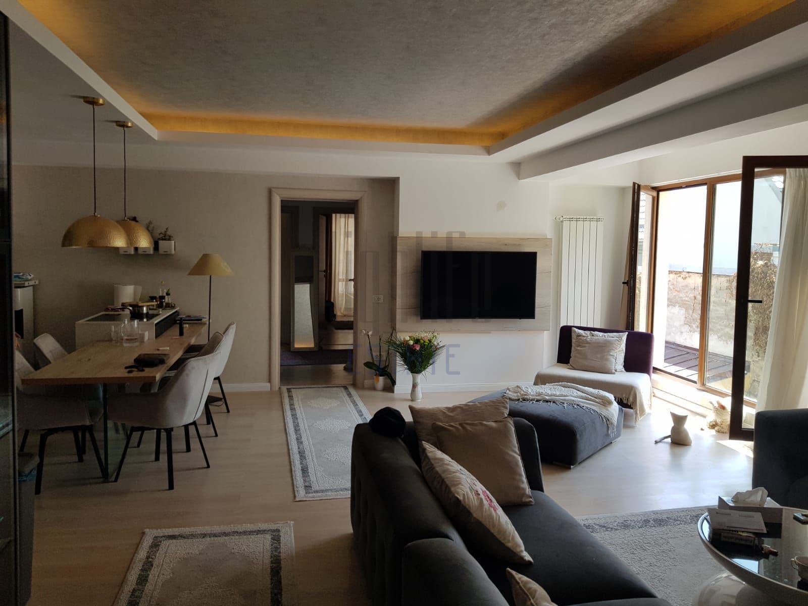 Apartament  4 camere de vânzare Bdul Aviatorior.